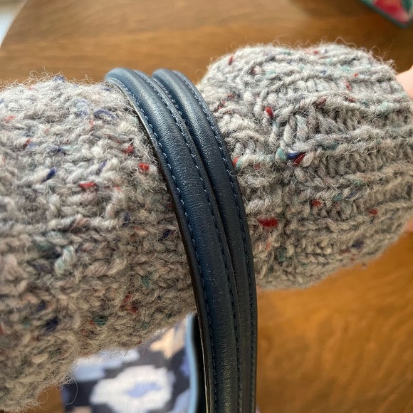 Coach purse. Rare fabric print. Leather and brass. EUC. No flaws. Pockets! - Picture 8 of 10